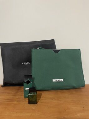 ☔️ PRADA Green Toiletry Pouch with Black Dust Bag